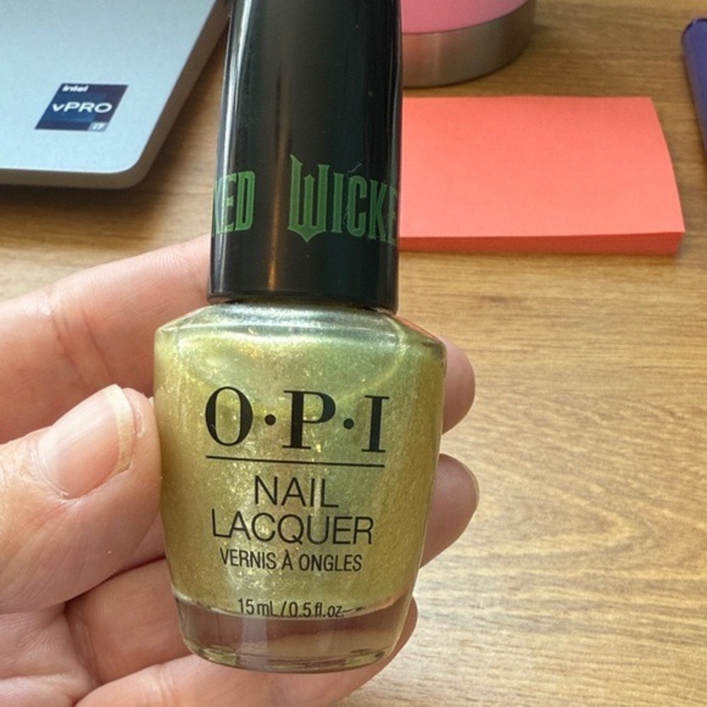 OPI Wicked Collection Nail Lacquer Oz-Mazing HRR04 Gold Green Shimmer 15mL New